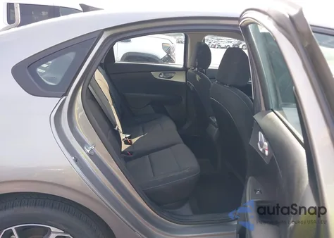 2022 Kia Forte Lxs z USA, uszkodzony, nr VIN 3KPF24AD3NE457199